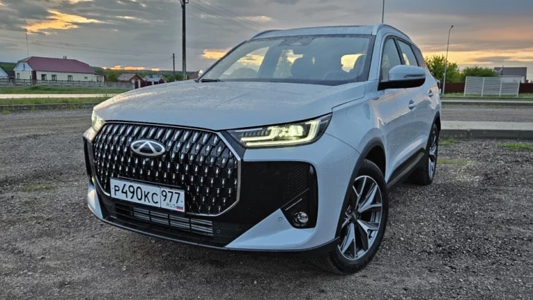 Chery Tiggo 7L сбоку спереди тест