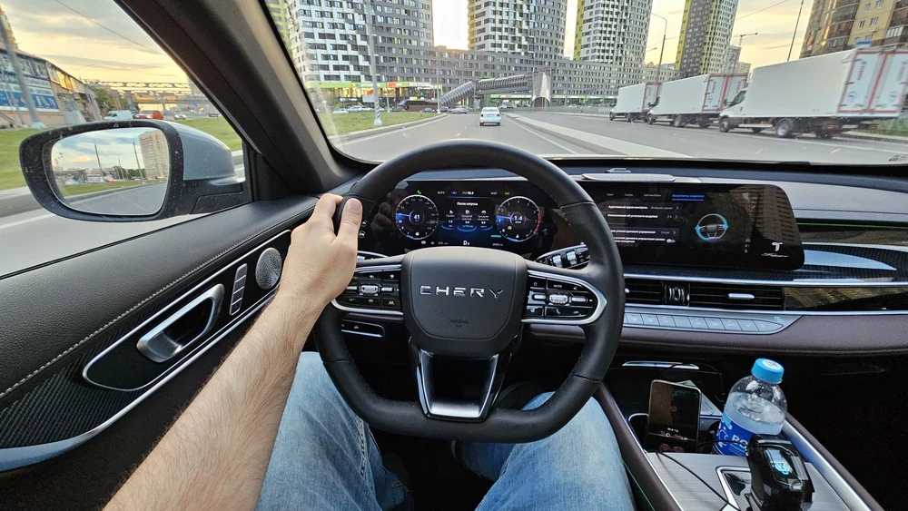 Chery Tiggo 7L салон интерьер водитель за рулем