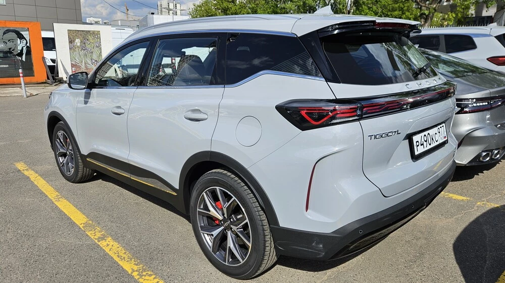 Chery Tiggo 7L сбоку сзади тест