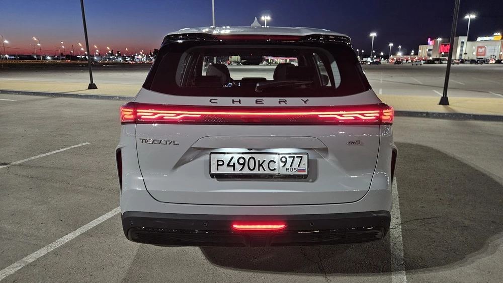 Chery Tiggo 7L сзади тест вечерний свет фонари