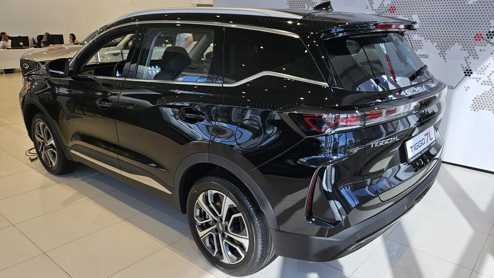 Chery Tiggo 7L сбоку сзади тест