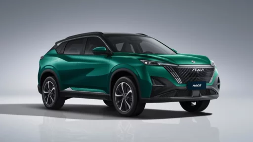 Dongfeng Mage спереди сбоку в России