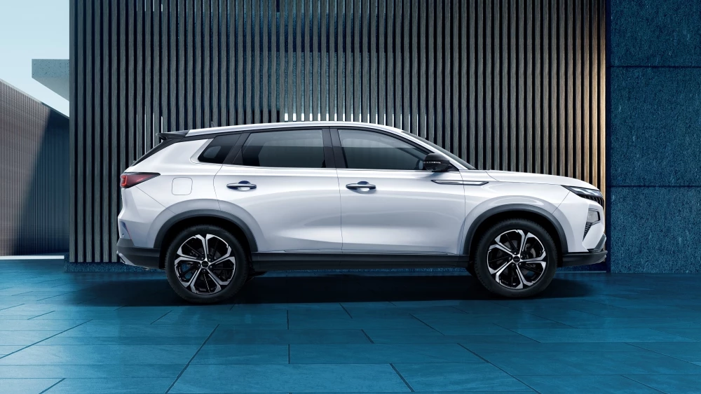 Dongfeng Huge сбоку