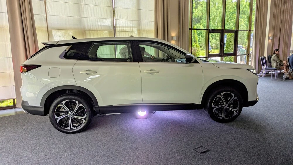 Dongfeng Huge тест сбоку