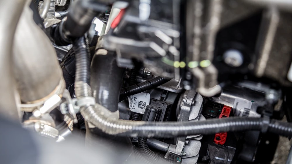 Dongfeng Huge двигатель мотор капот открыт