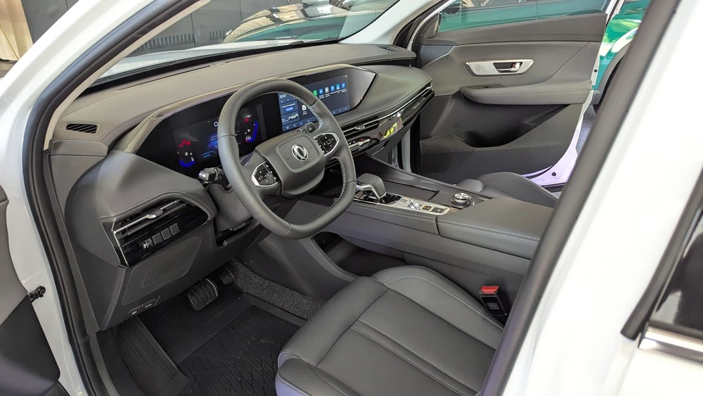 Dongfeng Huge салон интерьер первый ряд сиденья