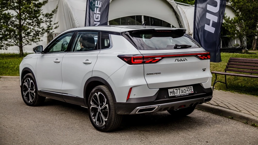 Dongfeng Huge тест сбоку сзади