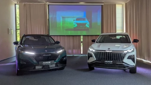Dongfeng Mage и Huge презентация в России спереди