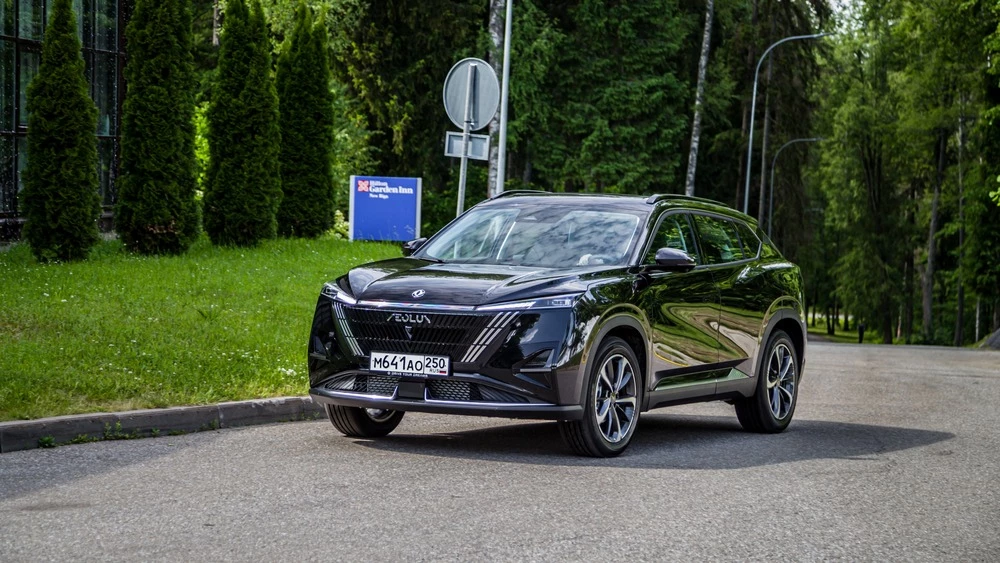 Dongfeng Mage тест сбоку спереди в динамике