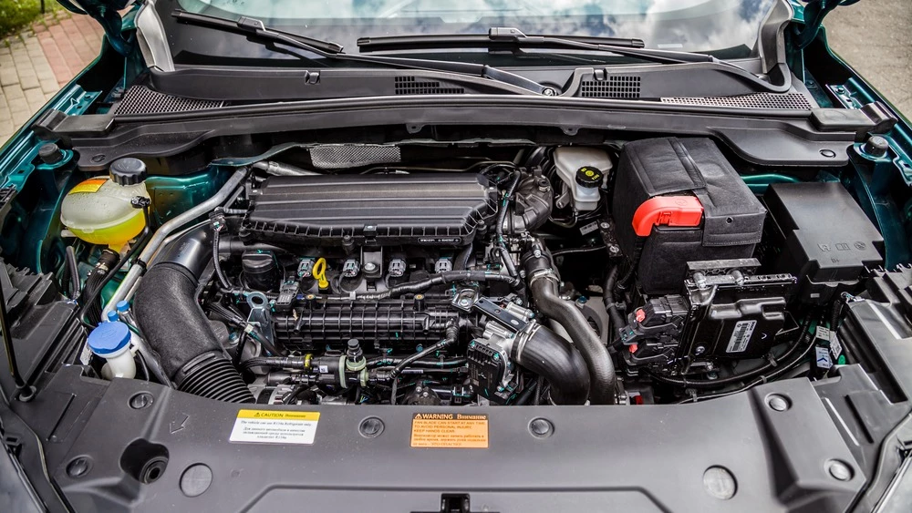 Dongfeng Mage двигатель мотор капот открыт