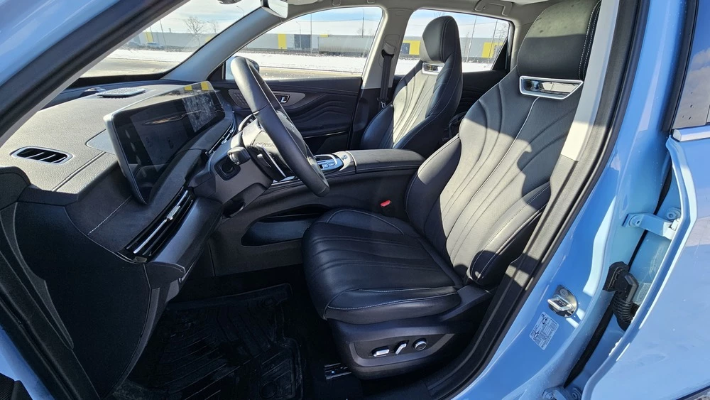 Exeed LX обновленный тест-драйв салон интерьер сиденья первый ряд