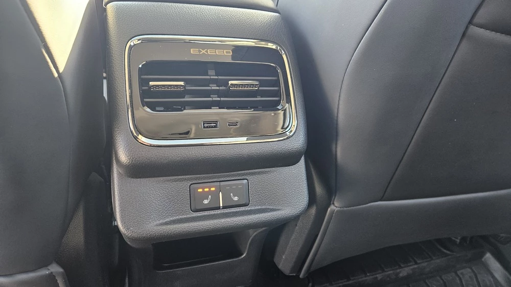 Exeed LX обновленный тест-драйв салон интерьер второй ряд воздуховоды