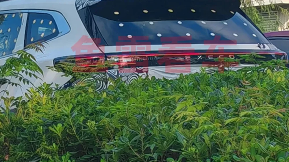 exeed txl e0s гибридный кроссовер сбоку сзади камуфляж