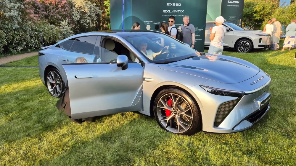 Exlantix ES презентация в России сбоку спереди