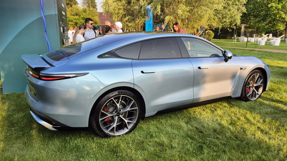 Exlantix ES презентация в России сбоку сзади