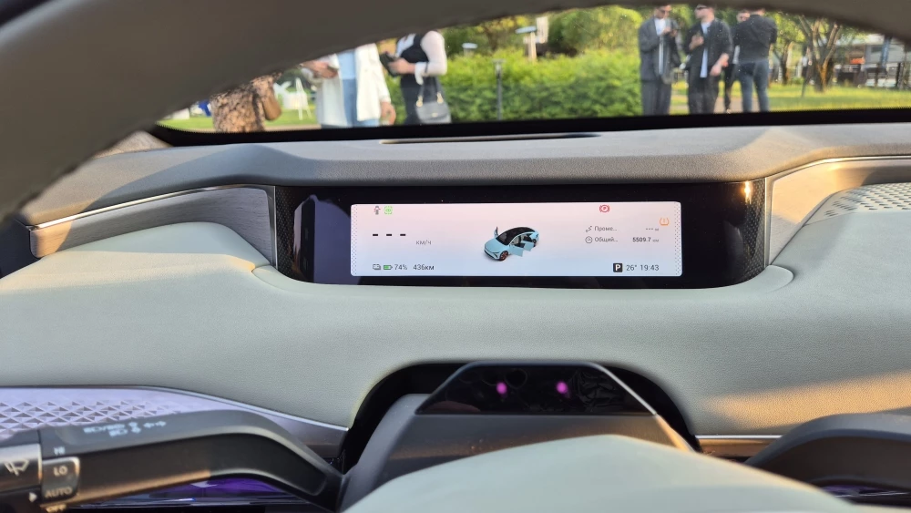 Exlantix ES салон интерьер приборная панель