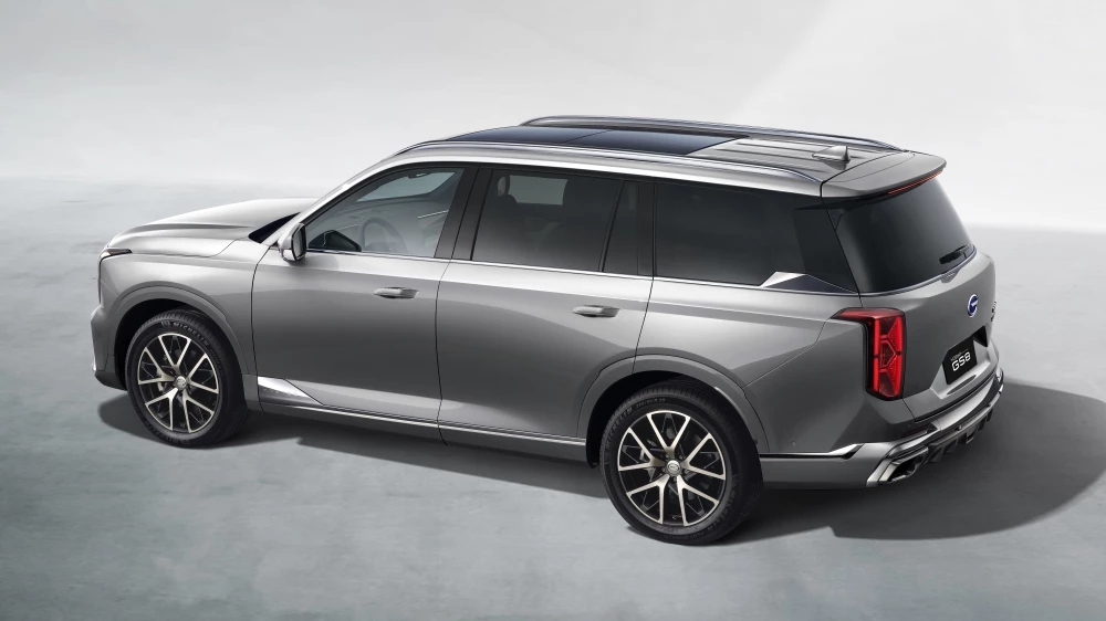 GAC раскрыл технические характеристики гибридного GS8 Dragon. Розетка ему не понадобится gac gs8 dragon сбоку серебряный серый кроссовер гибридный