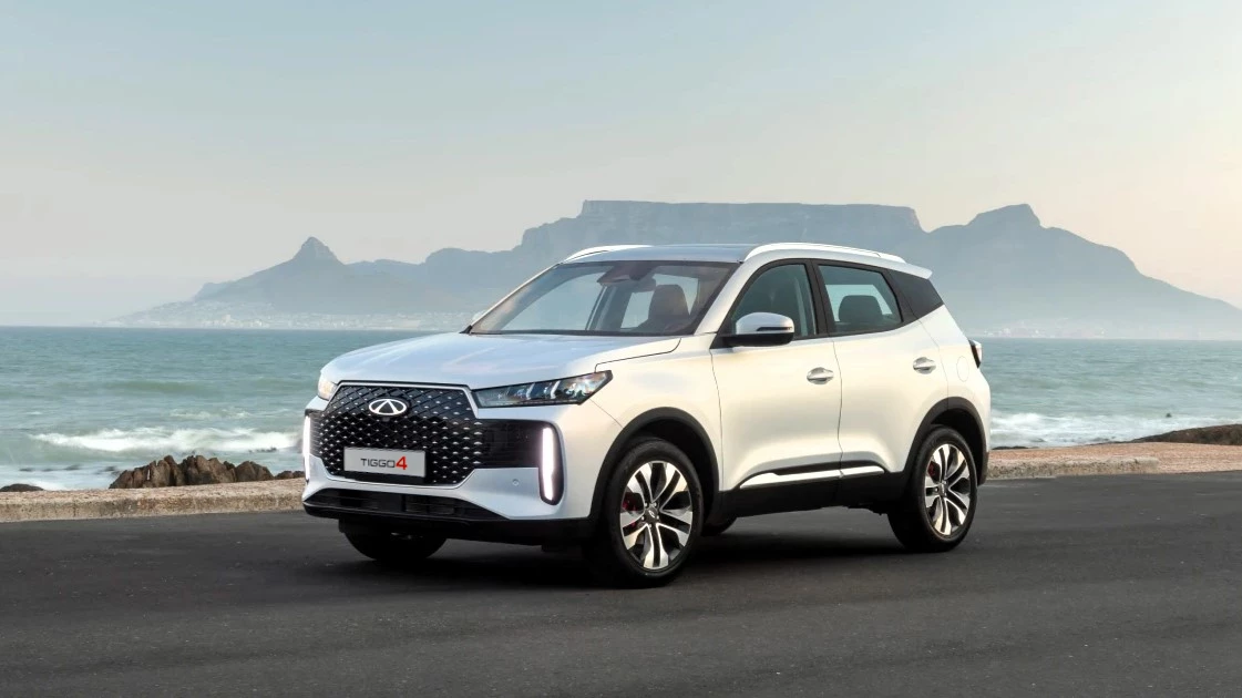 кроссовер Chery Tiggo 4 сбоку спереди