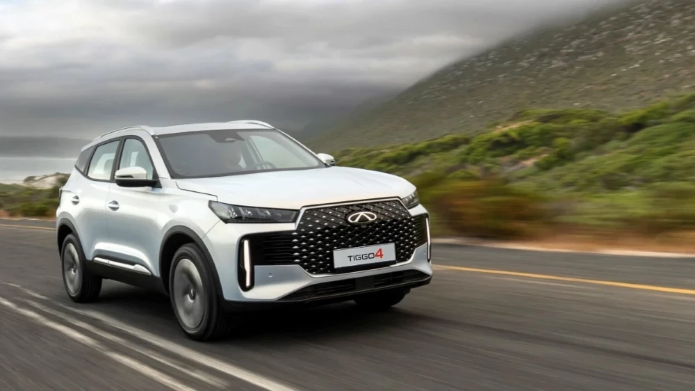 кроссовер Chery Tiggo 4 сбоку спереди