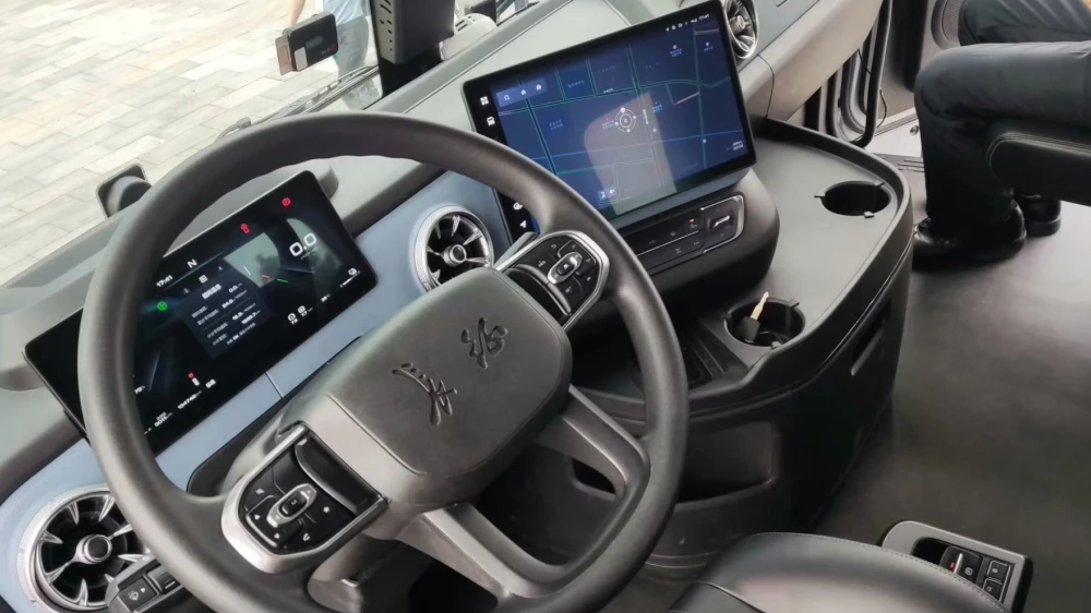 грузовик gwm g1050 старт продаж китай 3-осный грузовик тягач салон 