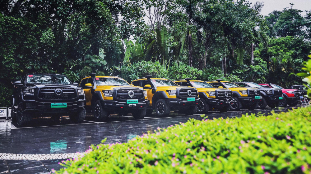 gwm shanhai poer hi4-t сбоку спереди желтый китай старт продаж