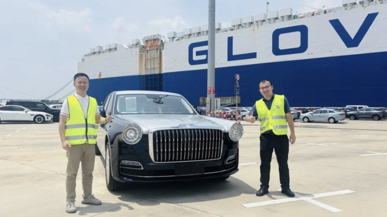 Седан Hongqi Guoli Golden Sunflower в порту ОАЭ