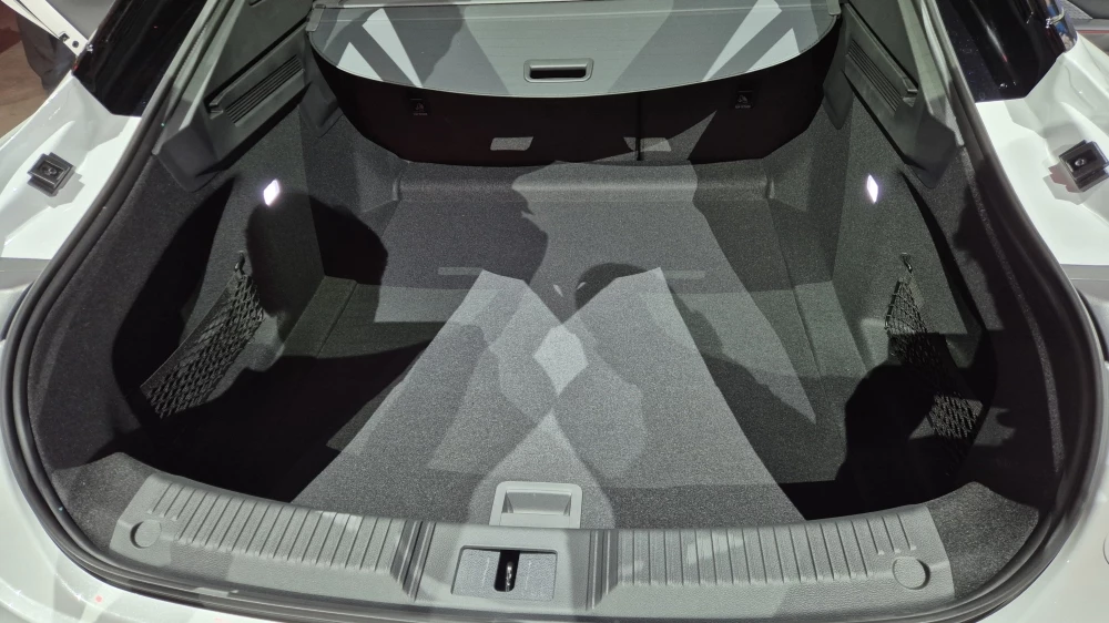 Лифтбек Hongqi H6 в России салон интерьер багажник