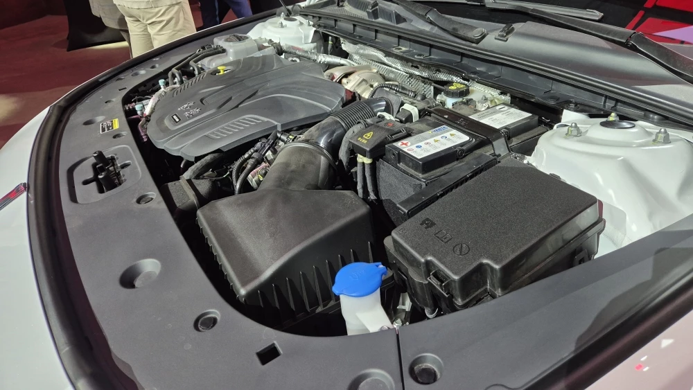 Лифтбек Hongqi H6 в России салон интерьер капот мотор двигатель