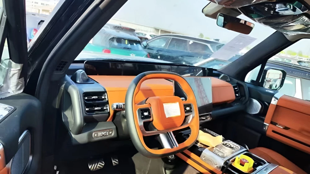 салон экспортной версии внедорожник jetour zongheng g700 рыжий оранжевый