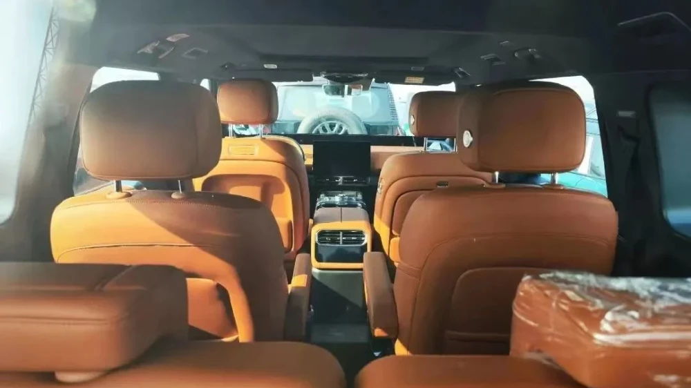 салон экспортной версии внедорожник jetour zongheng g700 рыжий оранжевый 6 мест