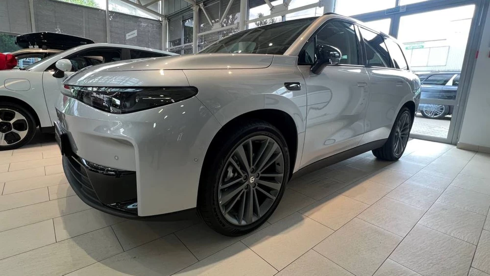 Leapmotor C16 в Беларуси сбоку спереди