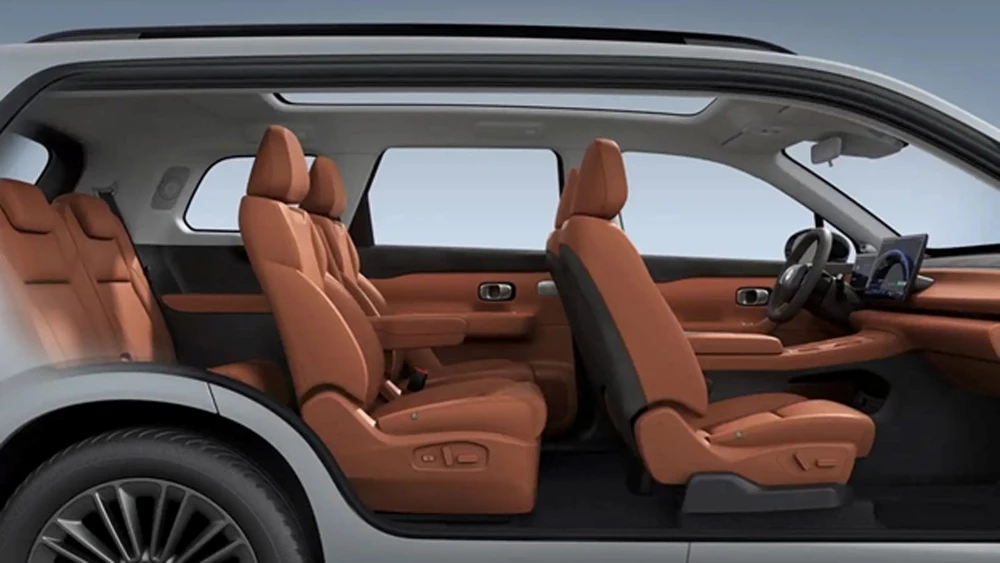 Leapmotor C16 салон интерьер 6 мест