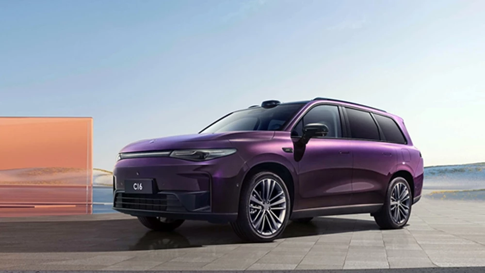 Leapmotor C16 сбоку спереди