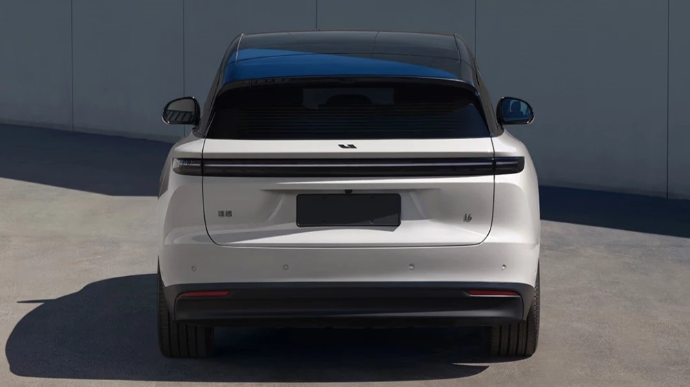 Электрический кроссовер Li i6 сзади