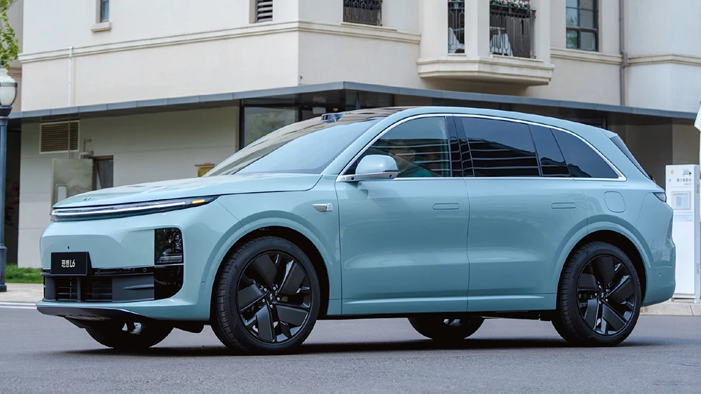 li auto l6 сбоку спереди зеленый кроссовер гибридный