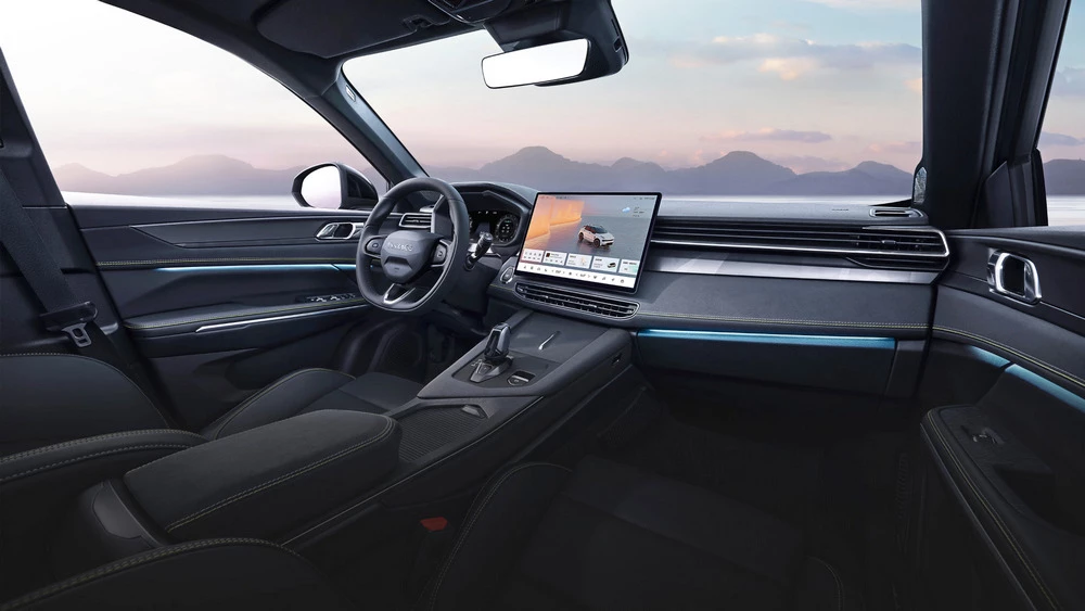Обновленный кроссовер Lynk & Co 01 салон интерьер