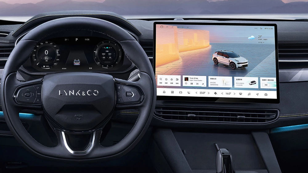 Обновленный кроссовер Lynk & Co 01 салон интерьер руль мультимедиа