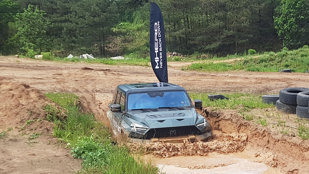 Mhero M-Hero 1 тест бездорожье полный привод сбоку спереди в динамике брод вода