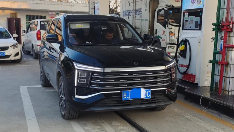 москвич 8 jac sehol x8 plus кроссовер сбоку спереди черный отзывы китай владельцы плюсы минусы