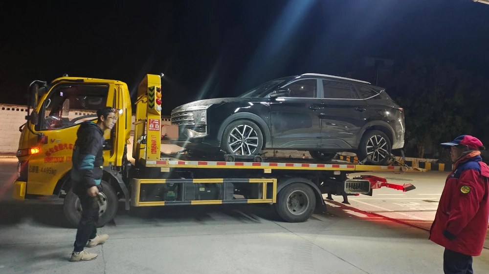 москвич 8 jac sehol x8 plus кроссовер сбоку спереди черный отзывы китай владельцы плюсы минусы коробка передач надежность поломка