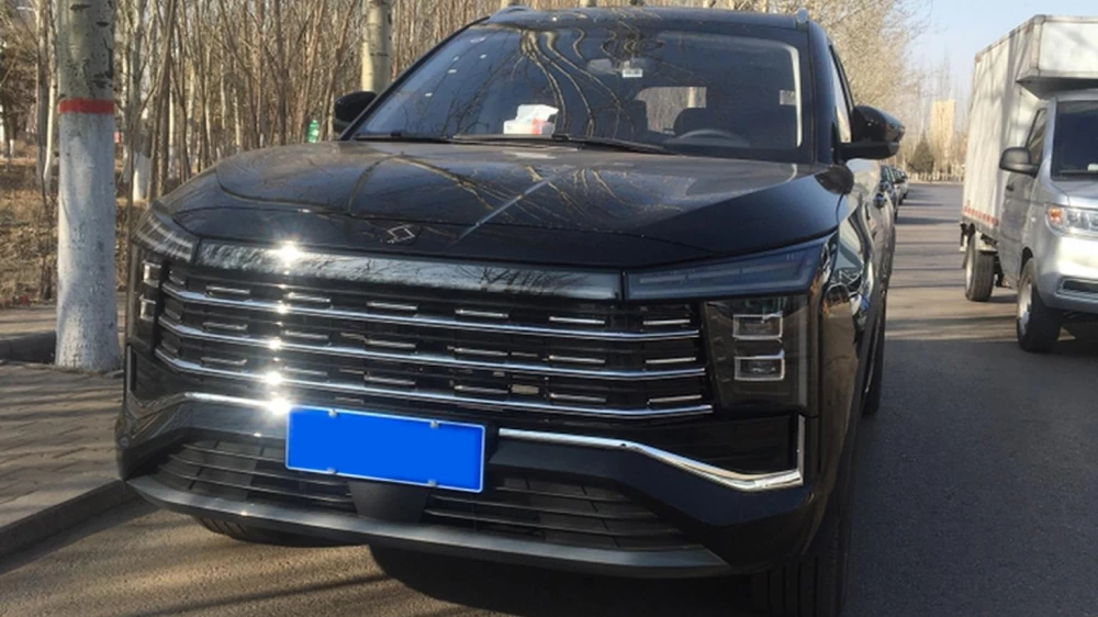 москвич 8 jac sehol x8 plus кроссовер сбоку спереди черный отзывы китай владельцы плюсы минусы