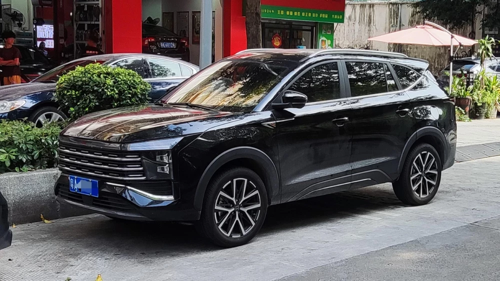 москвич 8 jac sehol x8 plus кроссовер сбоку спереди черный отзывы китай владельцы плюсы минусы