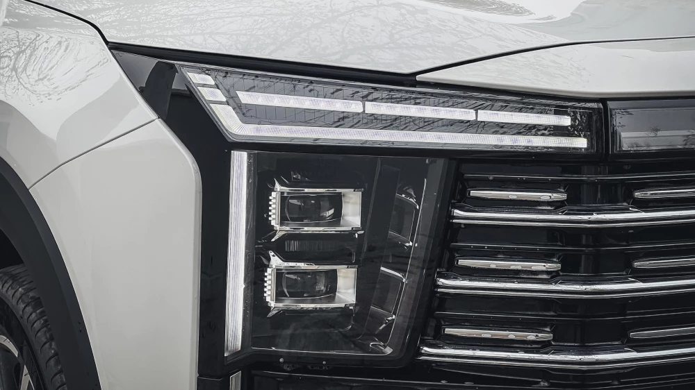 москвич 8 jac sehol x8 plus кроссовер спереди белый отзывы китай владельцы плюсы минусы светодиодная фара