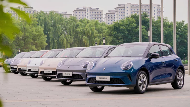 ora 03 good cat funky cat сбоку спереди обновленный хэтчбек электромобиль 2025 модельного года старт продаж цены китай