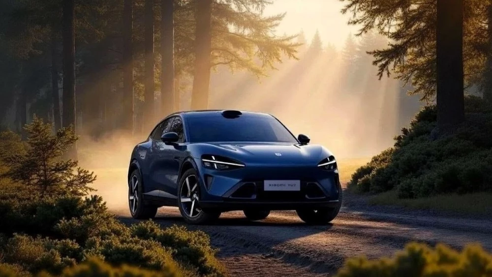 xiaomi yu7 сбоку спереди