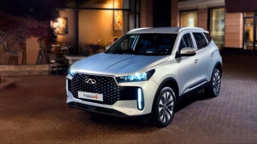 кроссовер Chery Tiggo 4 сбоку спереди