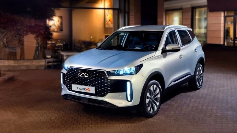 кроссовер Chery Tiggo 4 сбоку спереди