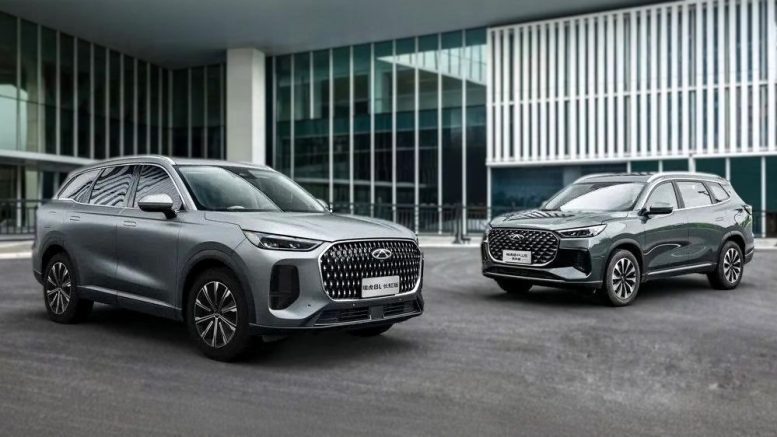 новые версии Chery Tiggo 8L Tiggo 8 Plus спереди сбоку кроссовер