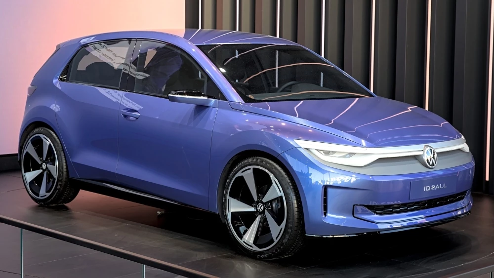 Электрический хэтчбек Volkswagen ID.2 сбоку спереди