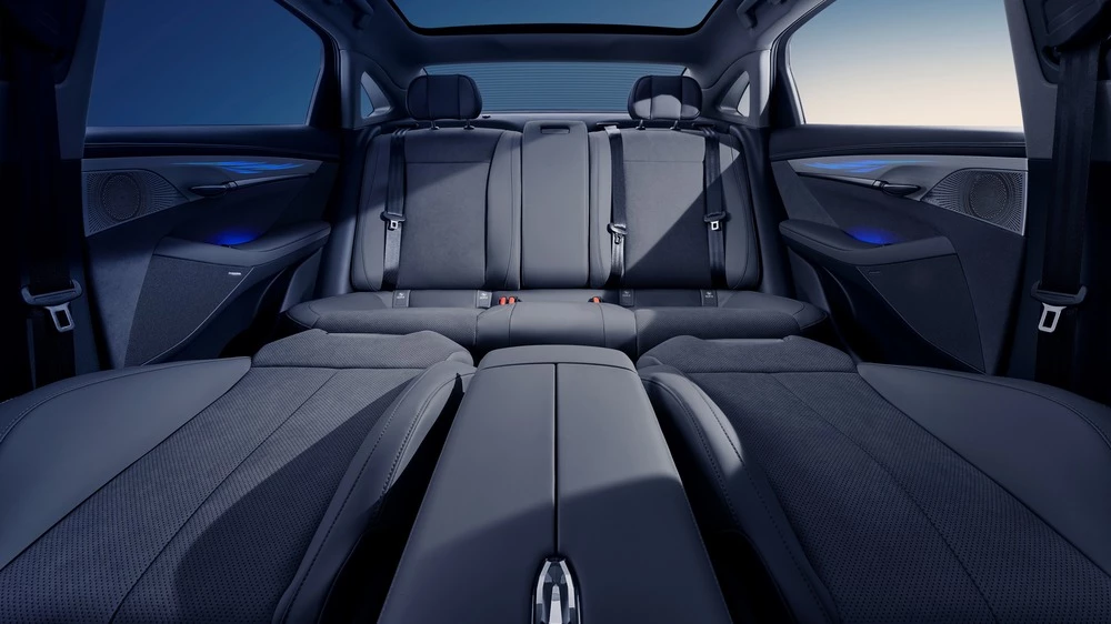 гибридный Voyah Passion EVR для России салон интерьер сиденья второй ряд